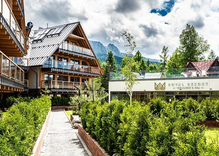 Apartamenty Royal Resort&Spa - Taras z widokiem na basen